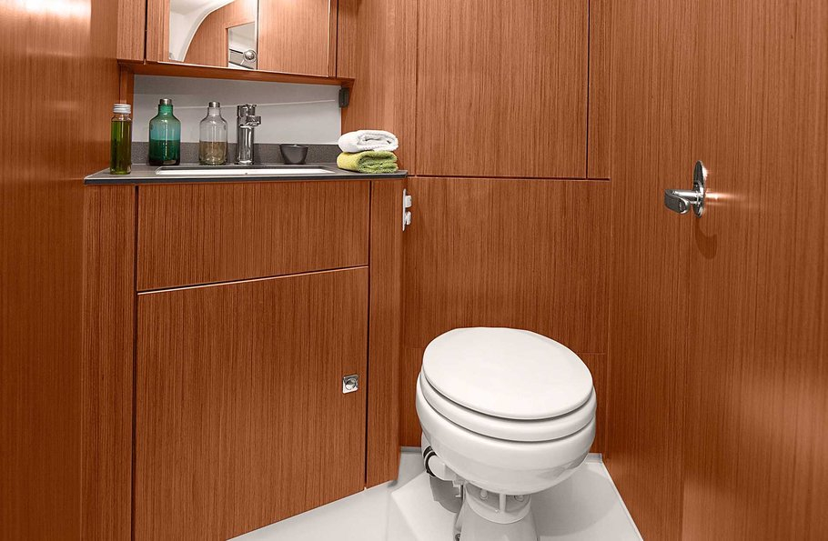 Bareboat Sailing Yacht Bavaria Cruiser 41 photo 8