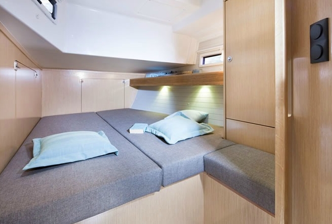 Bareboat Sailing Yacht Bavaria 45 photo 8