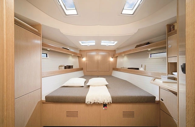 Bareboat Sailing Yacht Bavaria 45 photo 7