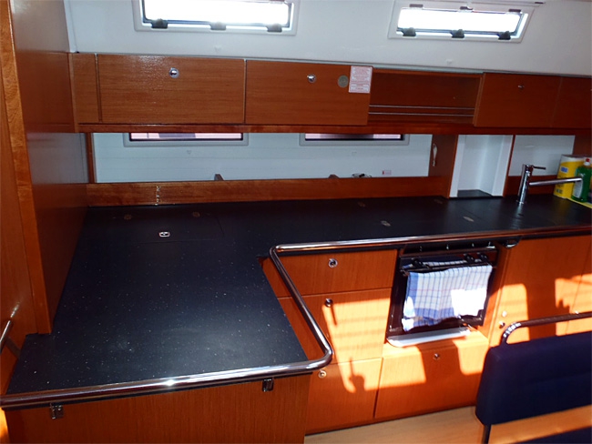 Bareboat Sailing Yacht Bavaria 45 photo 3