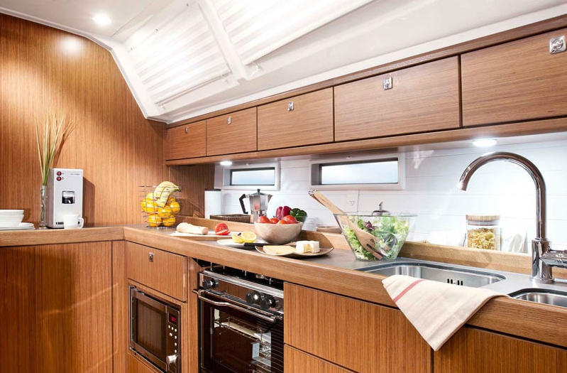 Bareboat Sailing Yacht Bavaria 45 photo 6