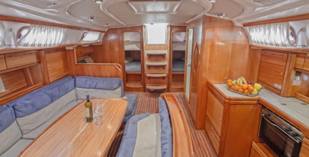 Bareboat Sailboat BAVARIA 46 photo 7