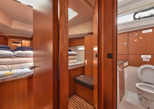 Bareboat Sailing Yacht Bavaria 46 Cruiser photo 6