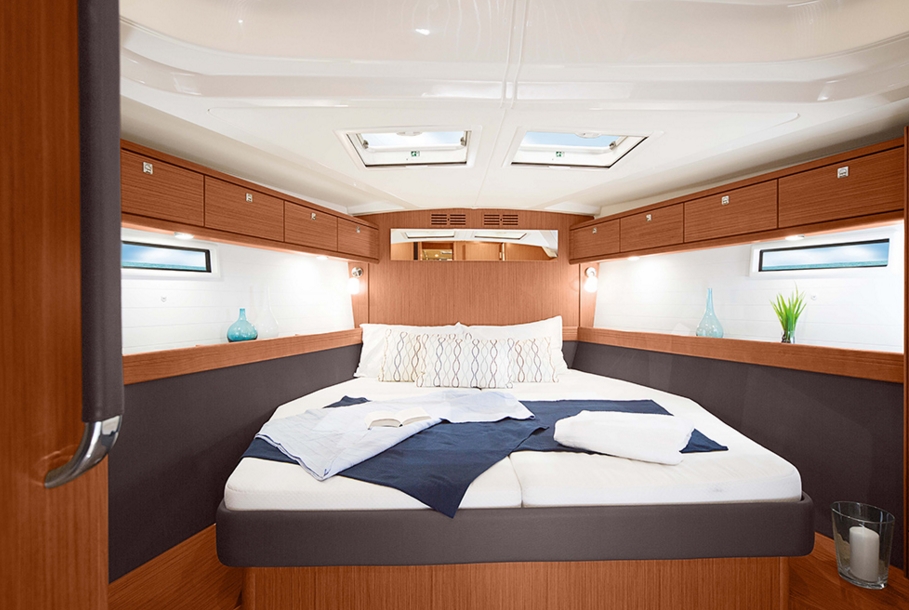 Bareboat Sailing Yacht Bavaria 51 photo 8