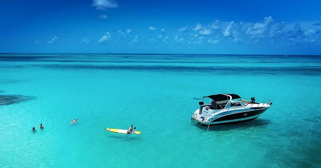 Bareboat Motor Yacht Bayliner 35 photo 3