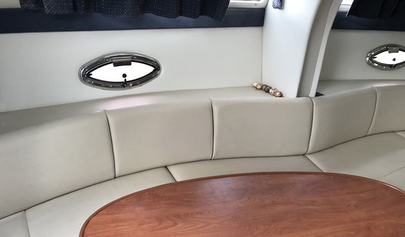 Bareboat Motor Yacht Bayliner 35 photo 7