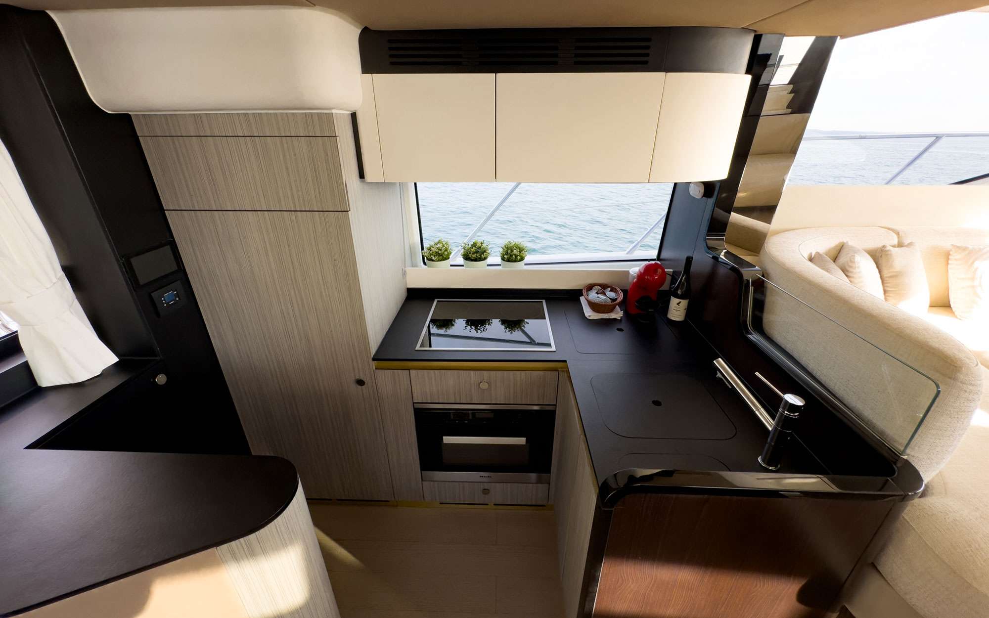 Crewed Motor Yacht BE HAPPY photo 6