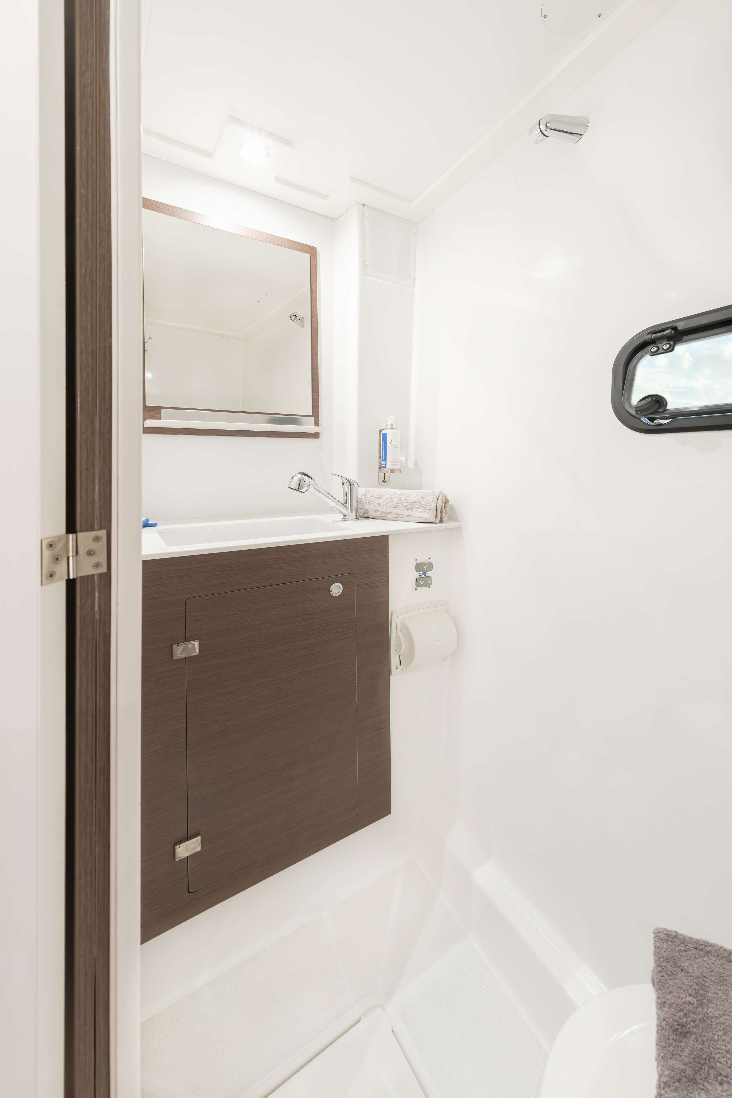 Crewed Catamaran BE HAPPY photo 8