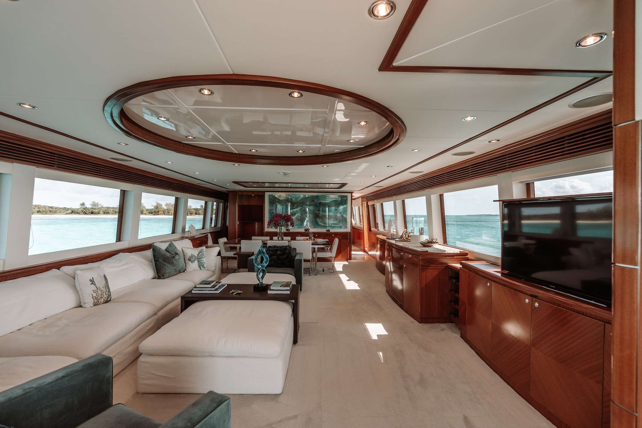 Luxury Crewed Motor Yacht BEACHFRONT photo 7