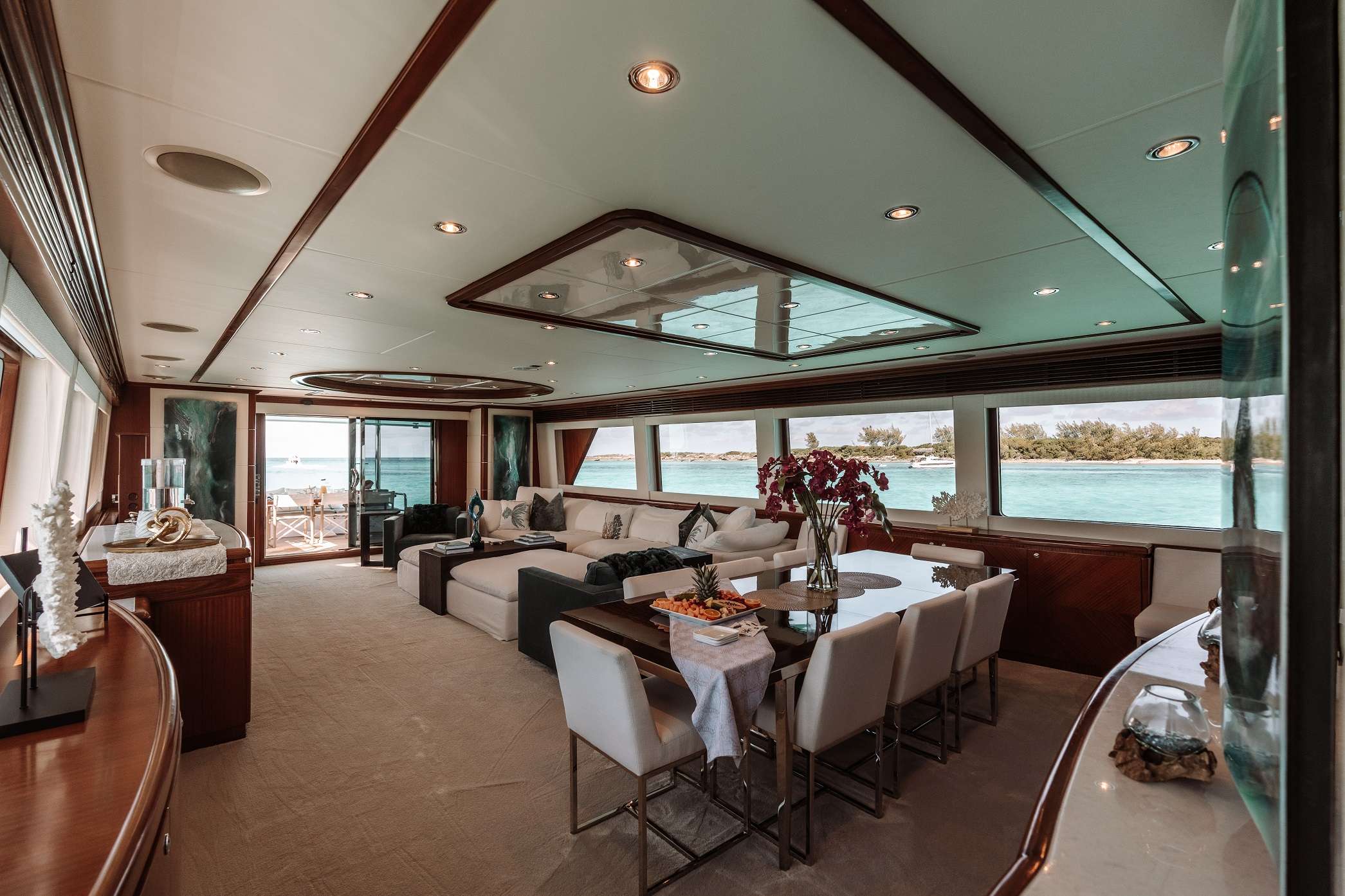 Luxury Crewed Motor Yacht BEACHFRONT photo 8