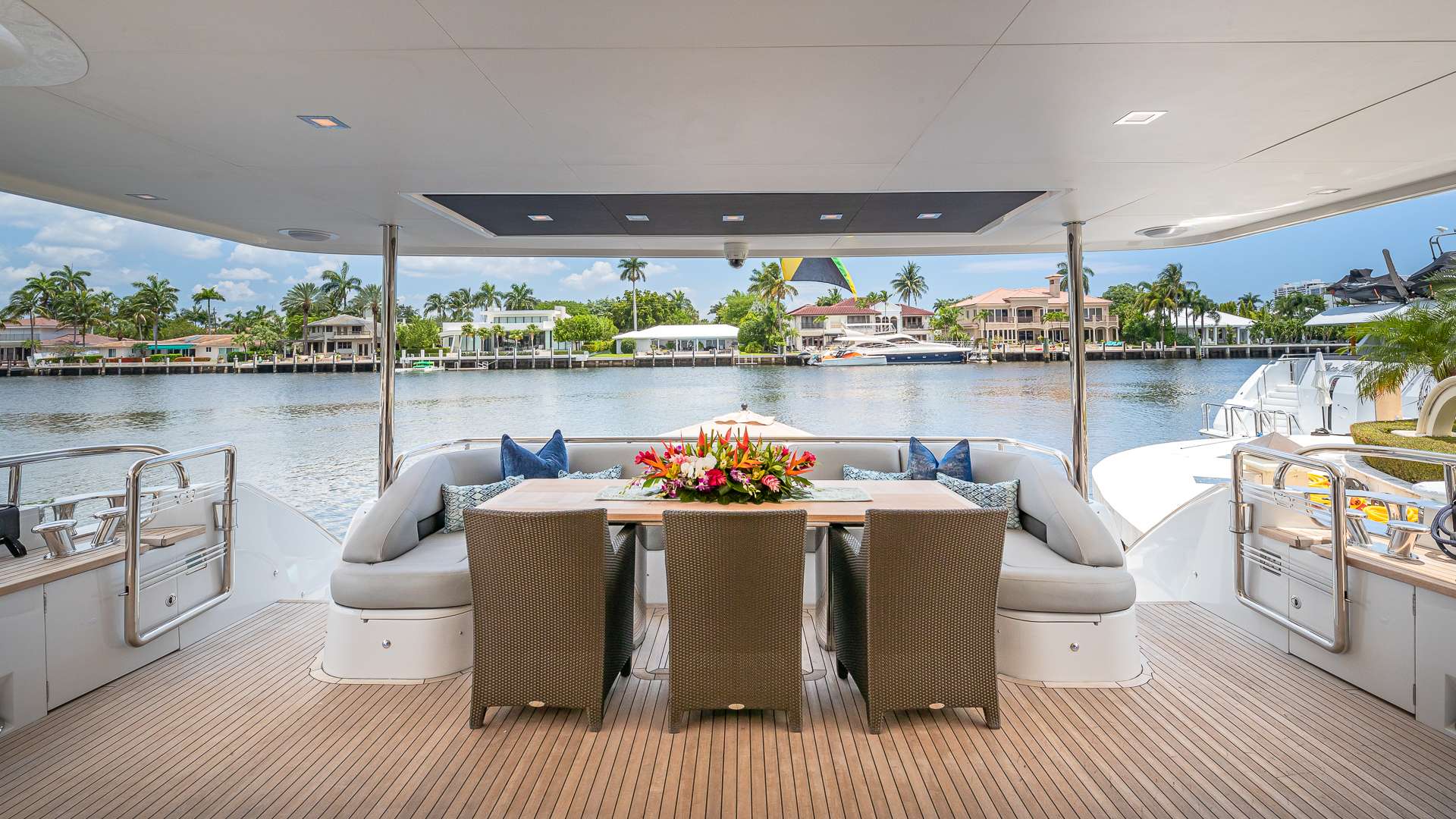 Luxury Crewed Motor Yacht BEACHFRONT II photo 6