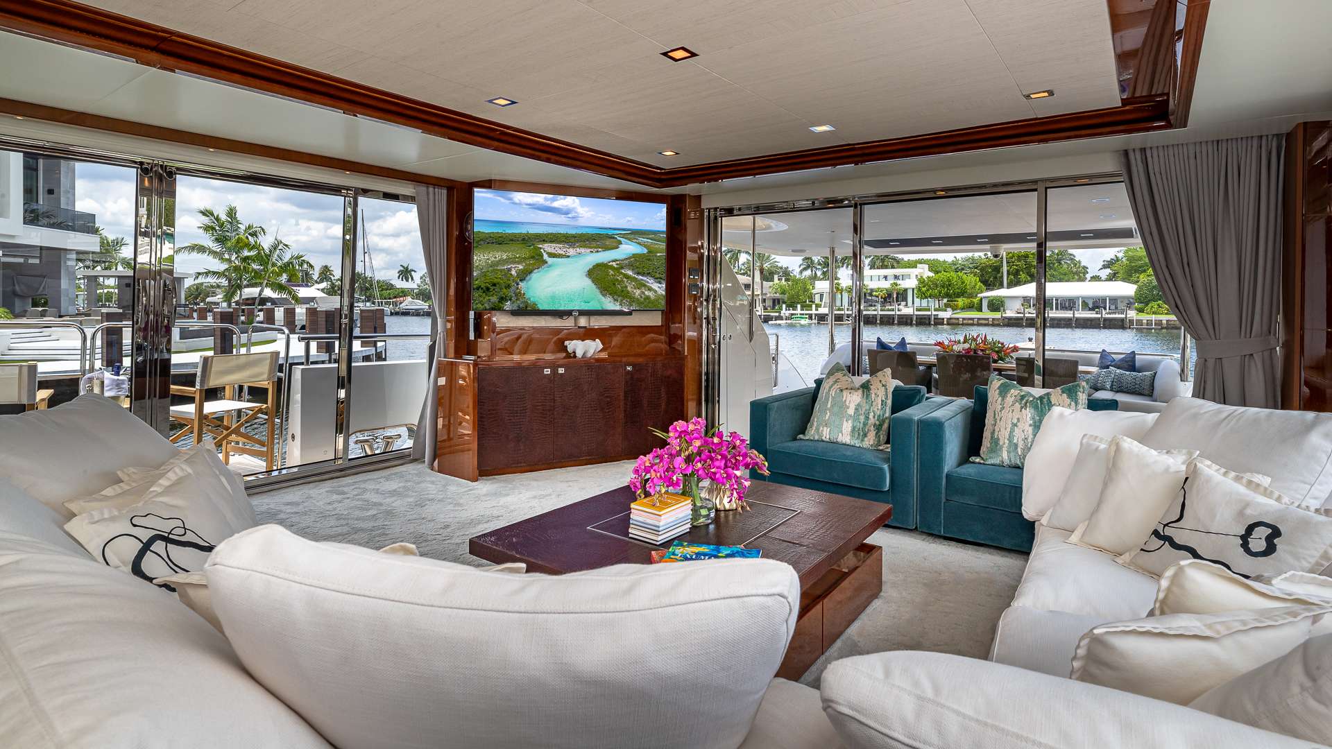 Luxury Crewed Motor Yacht BEACHFRONT II photo 8