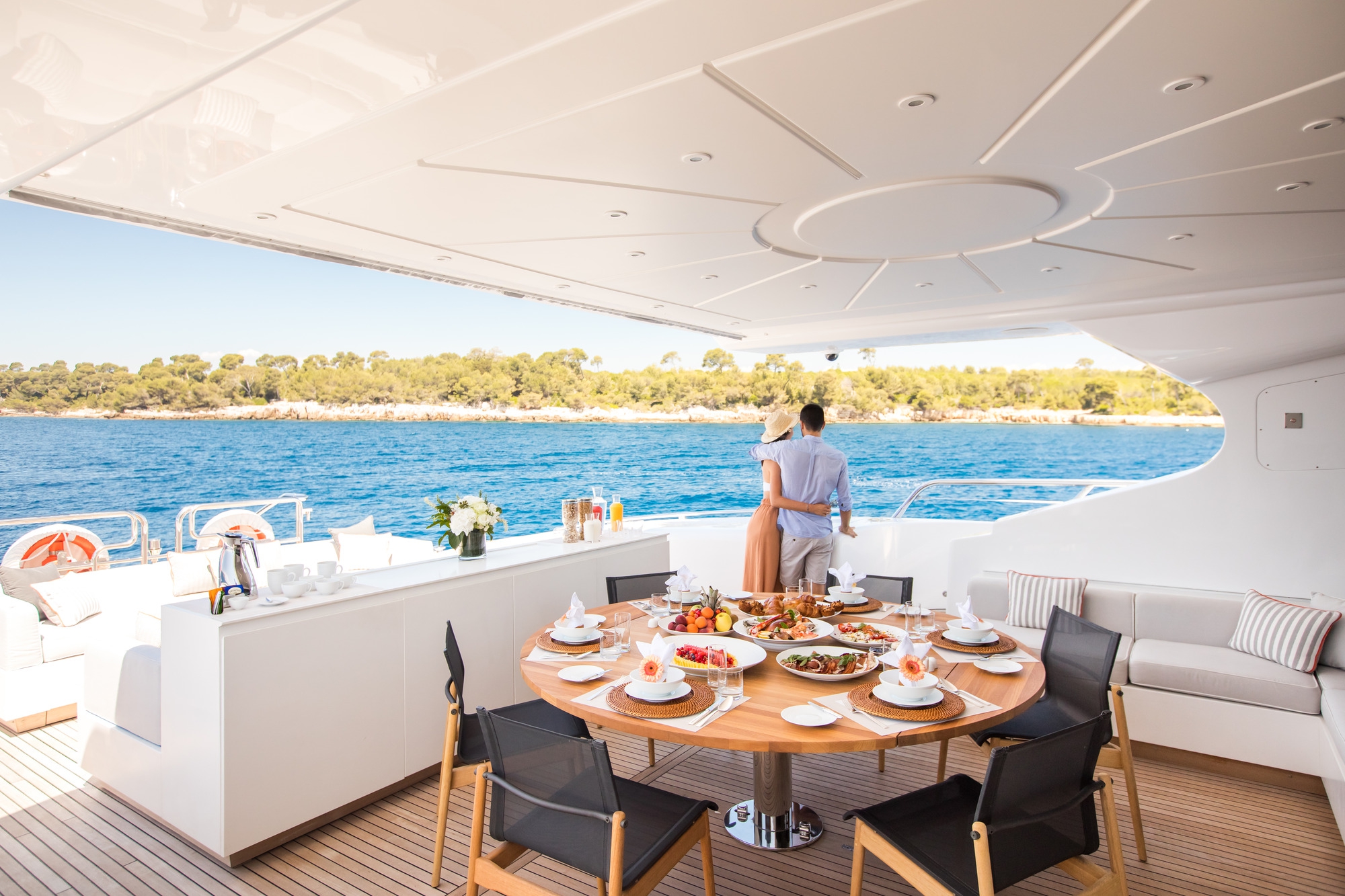 Luxury Crewed Motor Yacht BEACHOUSE photo 5