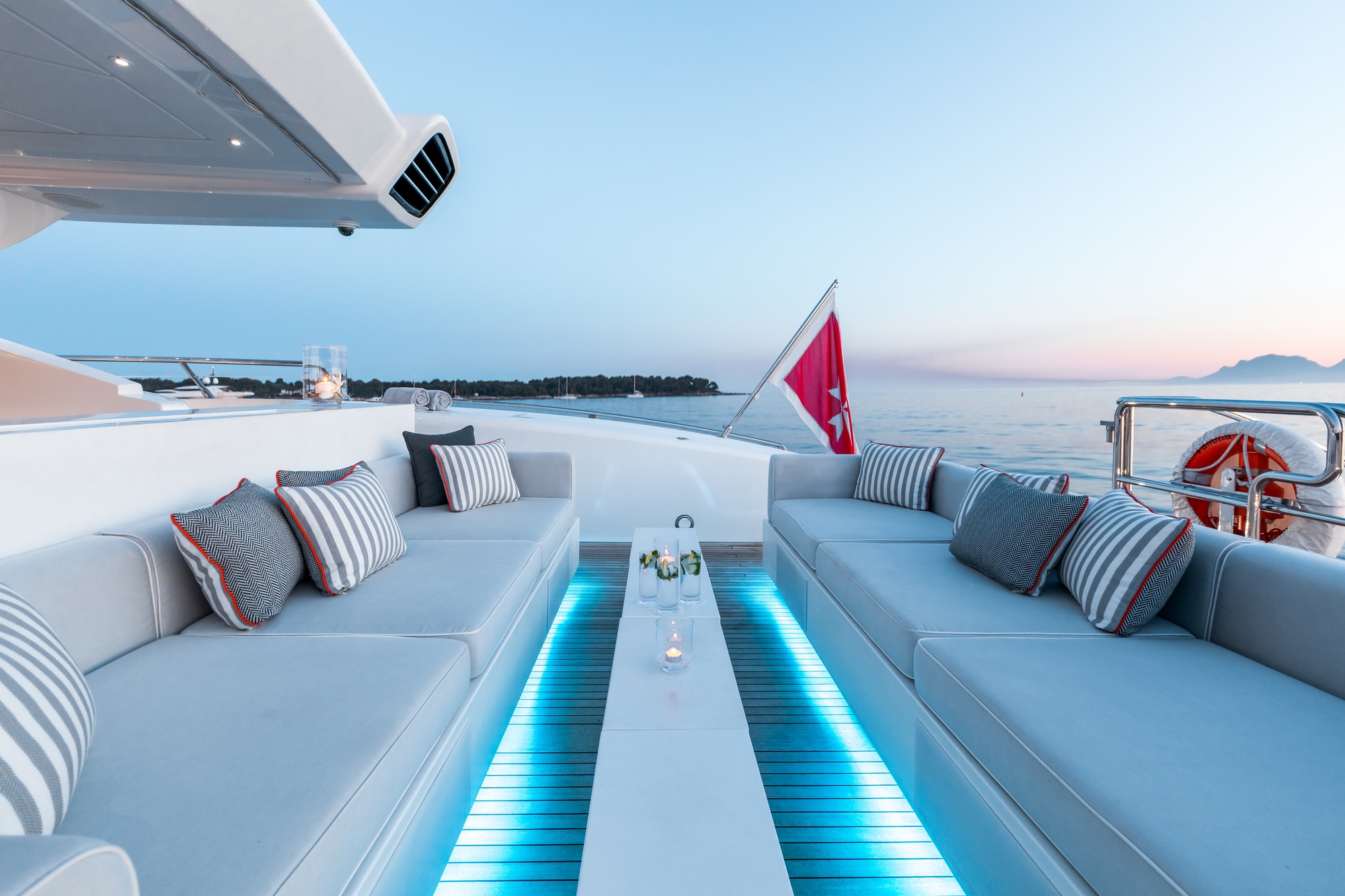 Luxury Crewed Motor Yacht BEACHOUSE photo 6