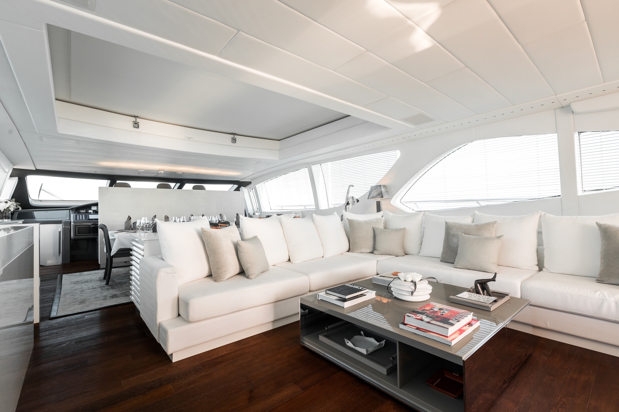 Luxury Crewed Motor Yacht BEACHOUSE photo 7