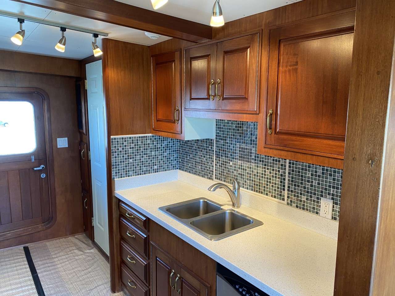 Crewed Motor Yacht BEAR PAW photo 3