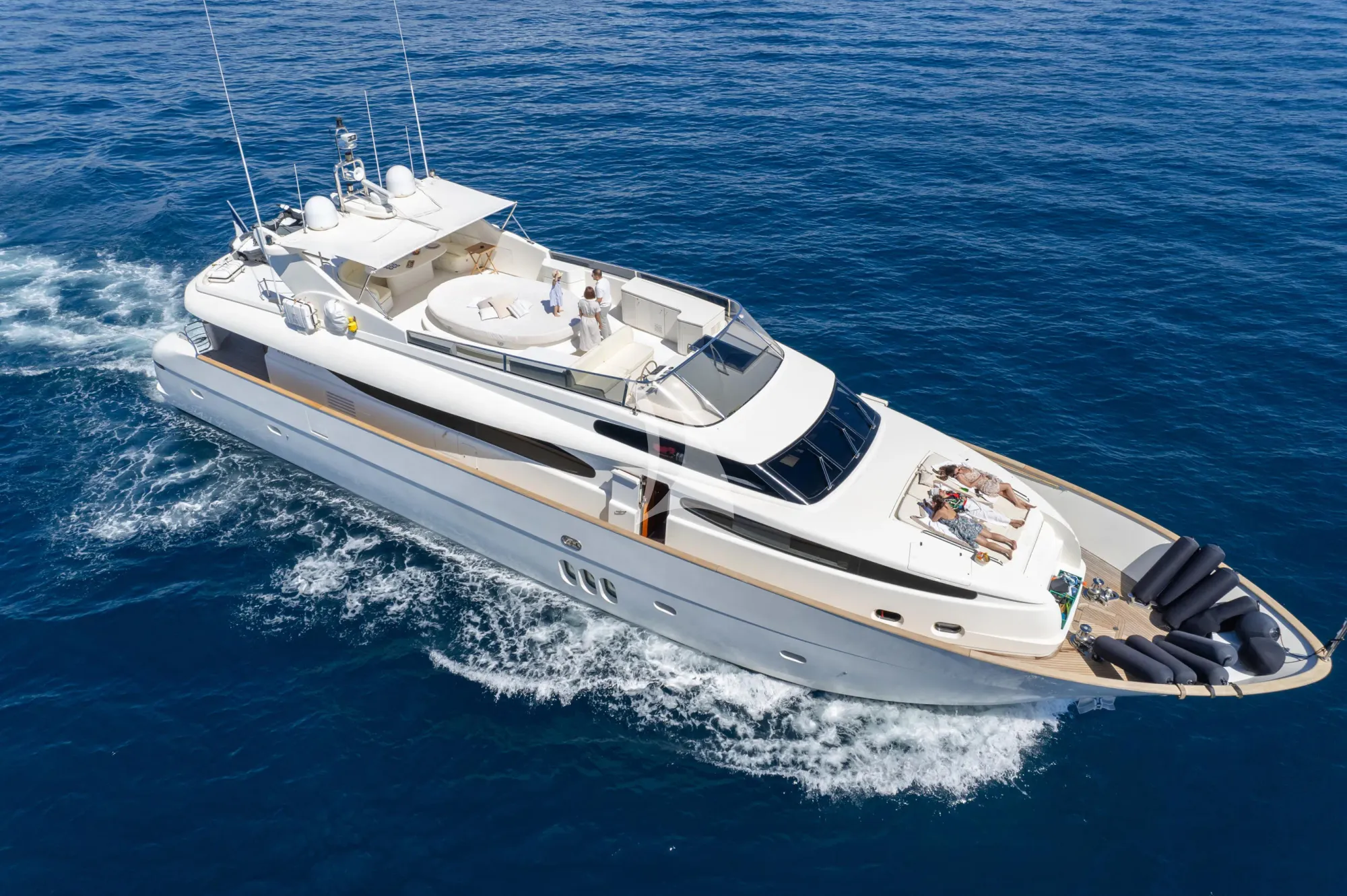 Crewed Motor Yacht BEIJA FLORE photo 4
