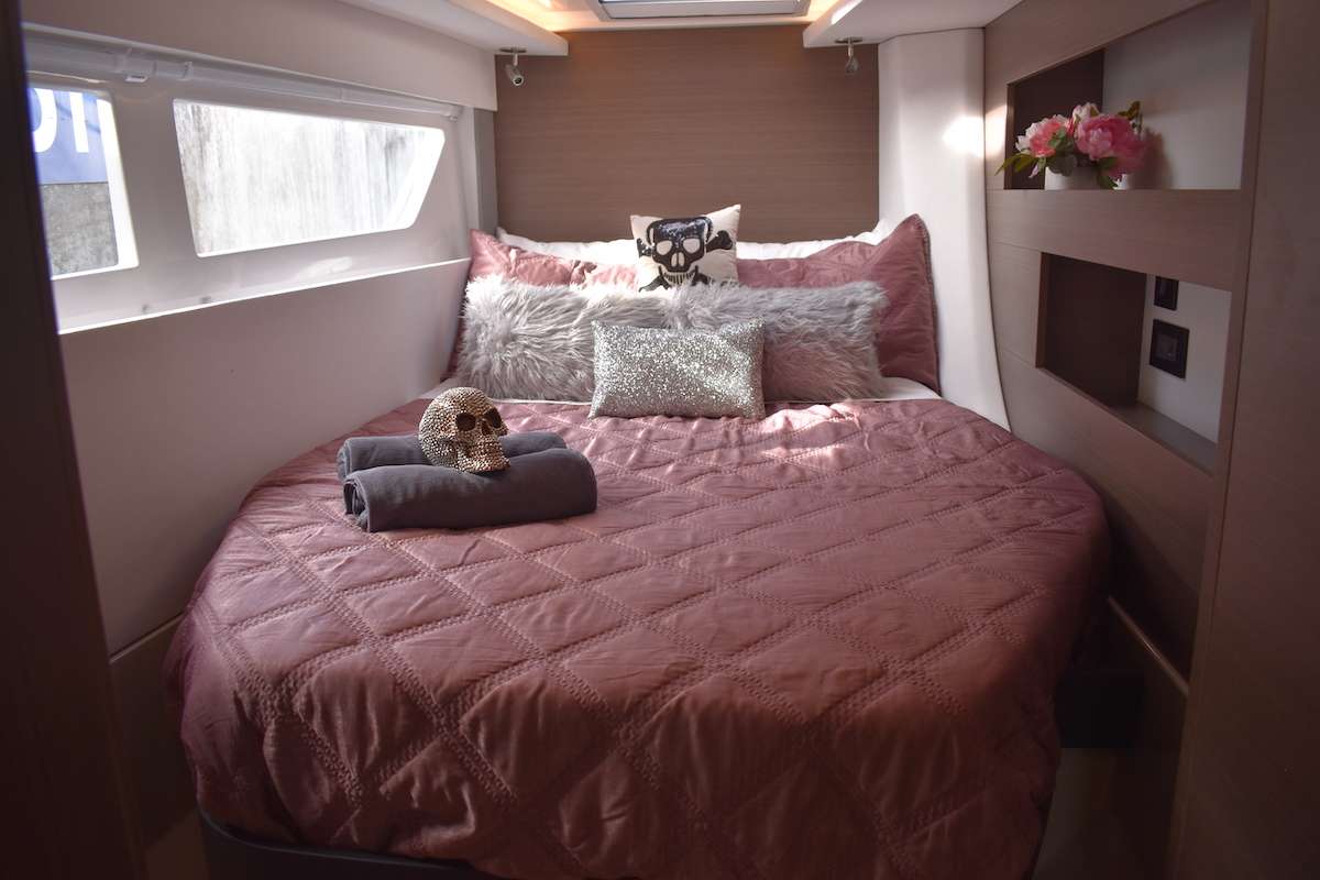 Crewed Catamaran BELIEVEN photo 8