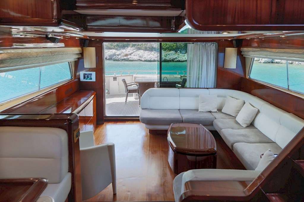 Luxury Crewed Motor Yacht BELIZ photo 5