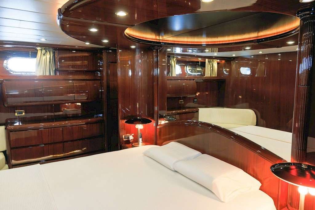 Luxury Crewed Motor Yacht BELIZ photo 6