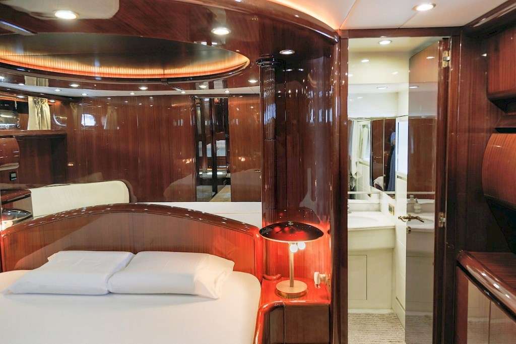 Luxury Crewed Motor Yacht BELIZ photo 7