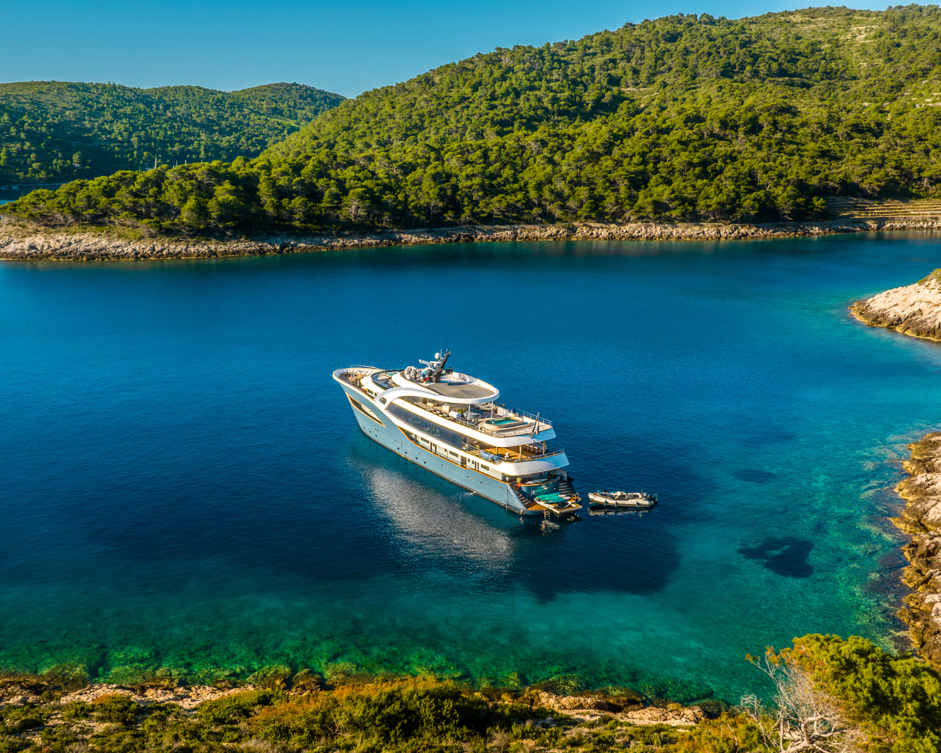 Crewed Motor Yacht BELLA photo 6