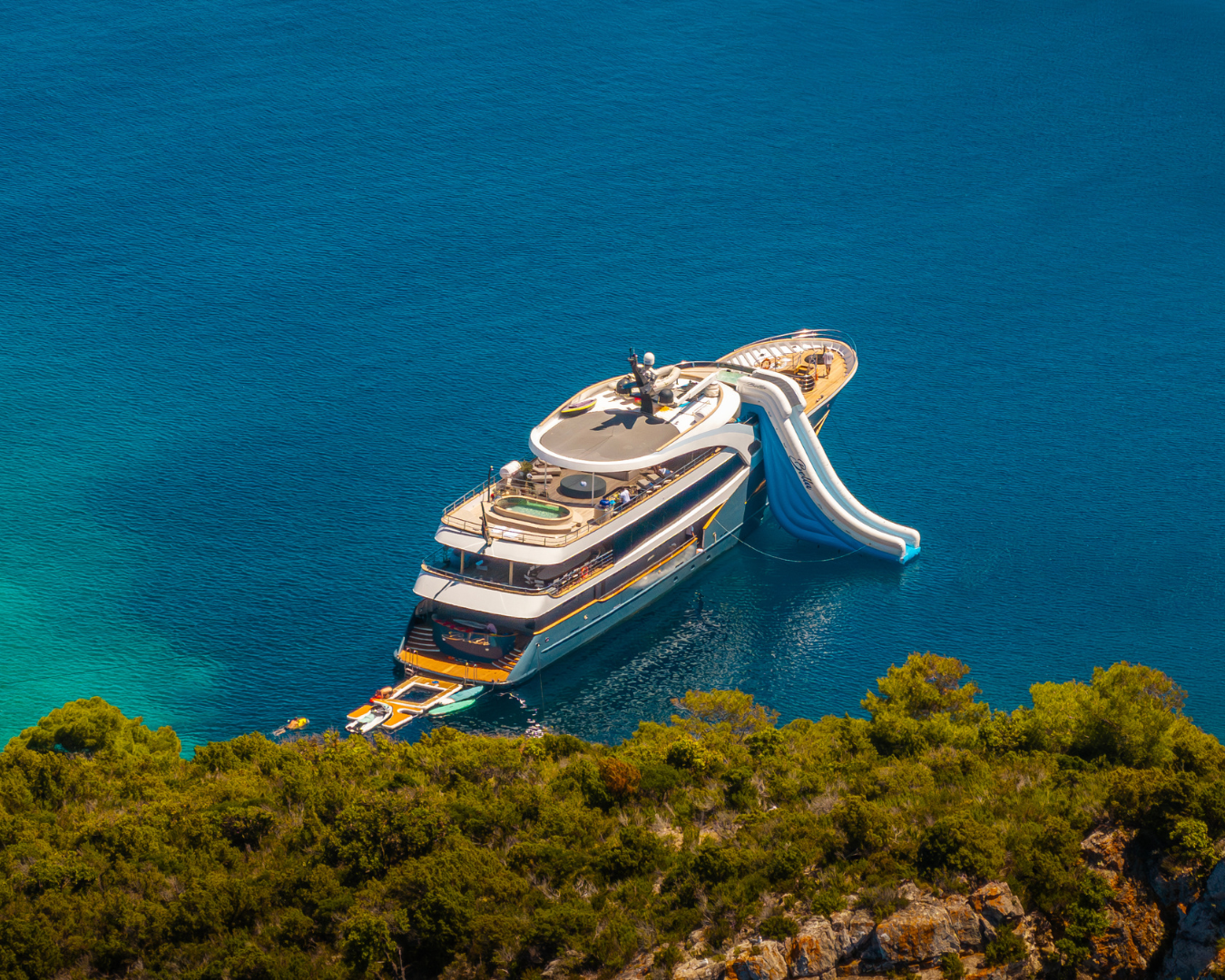 Crewed Motor Yacht BELLA photo 7