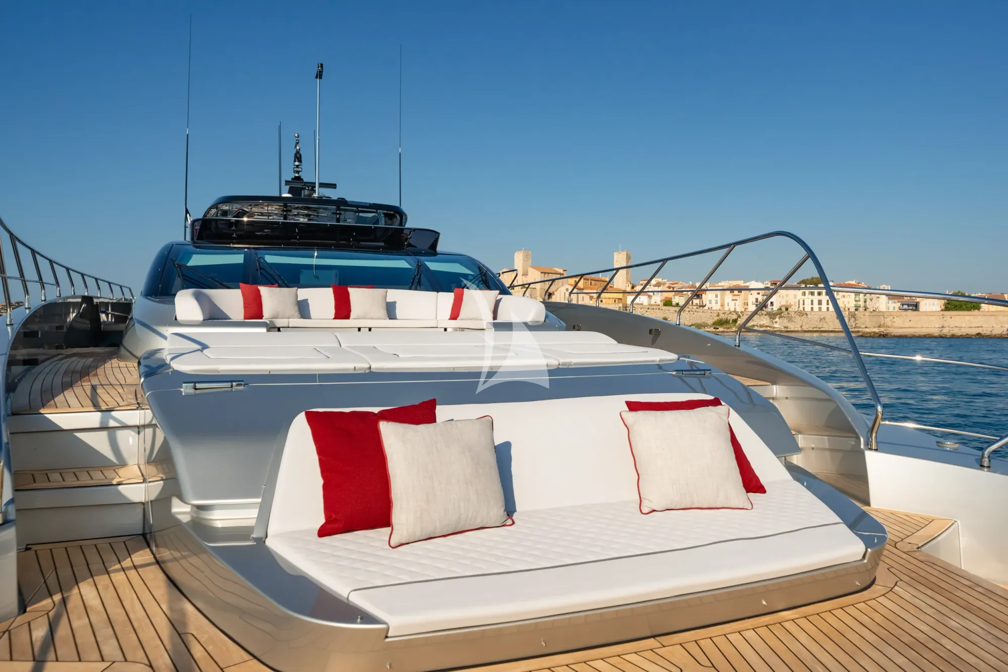 Luxury Crewed Motor Yacht BELLA DONNA photo 7
