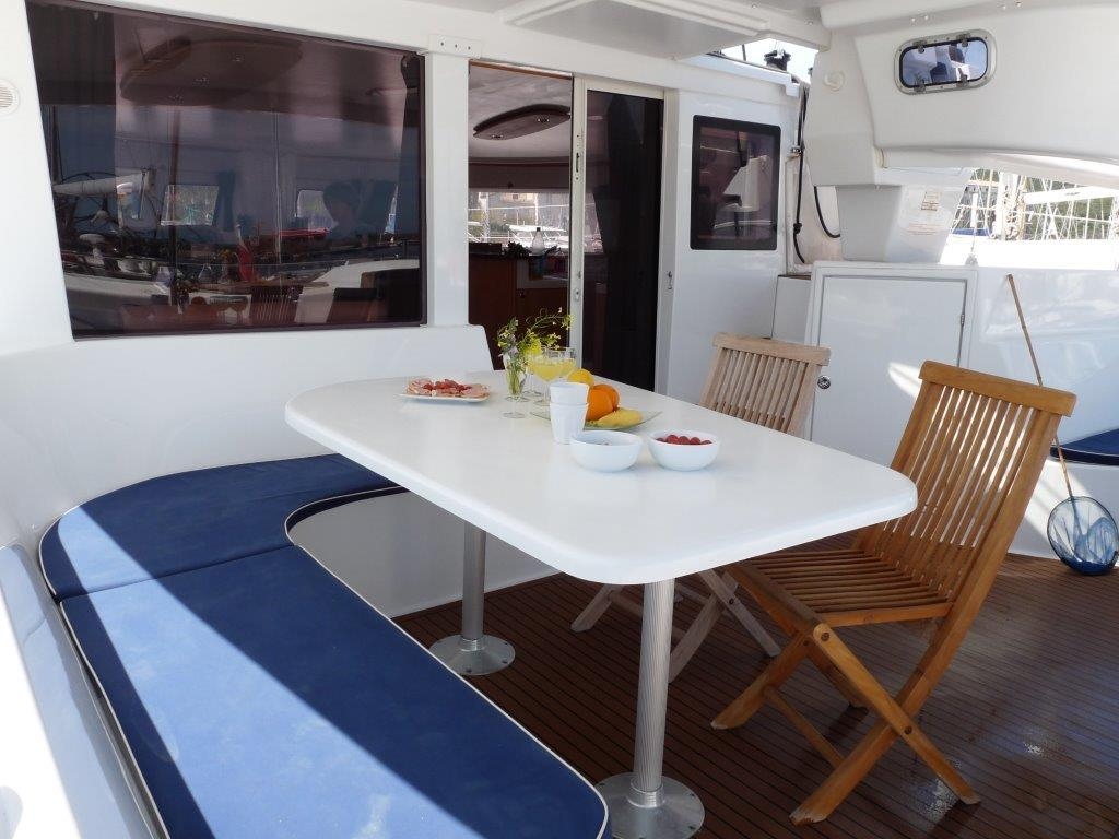 Bareboat Catamaran BELLA VITA photo 5