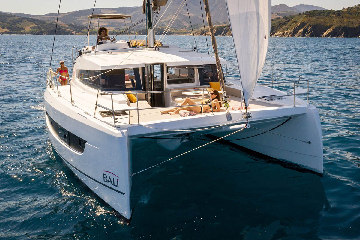 Bareboat Catamaran BELLA LUNA photo 6
