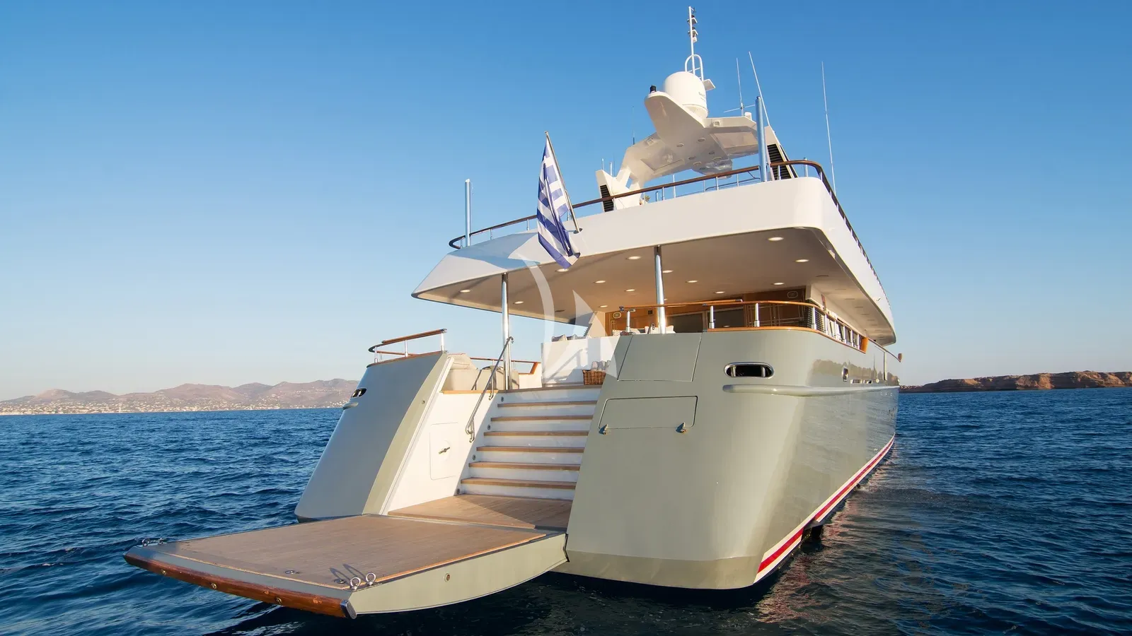 Luxury Crewed Motor Yacht BELLA STELLA photo 4