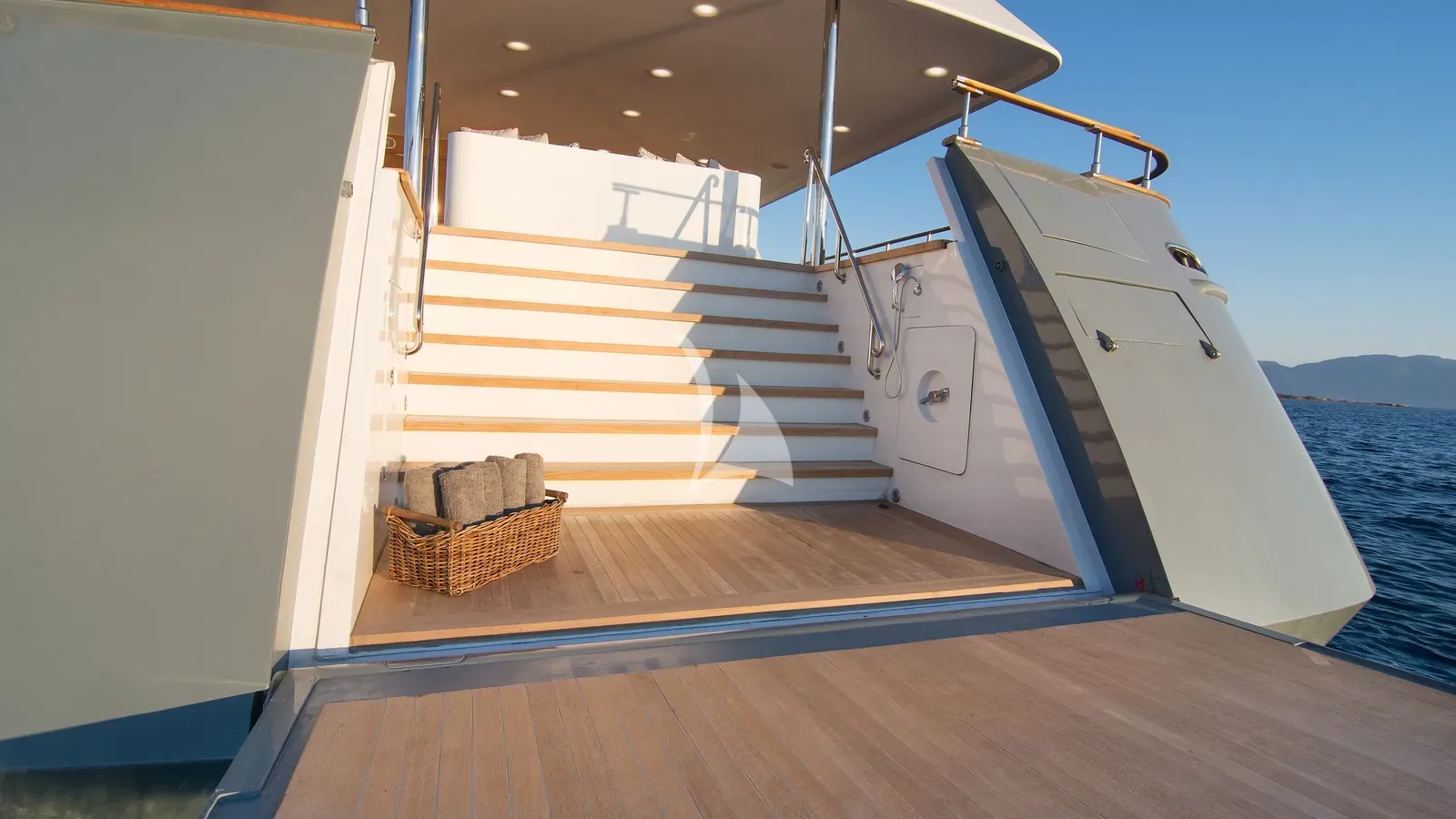 Luxury Crewed Motor Yacht BELLA STELLA photo 5