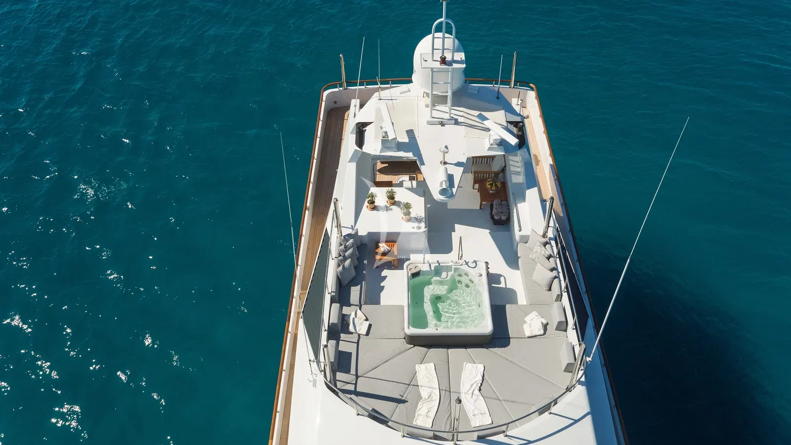 Luxury Crewed Motor Yacht BELLA STELLA photo 6