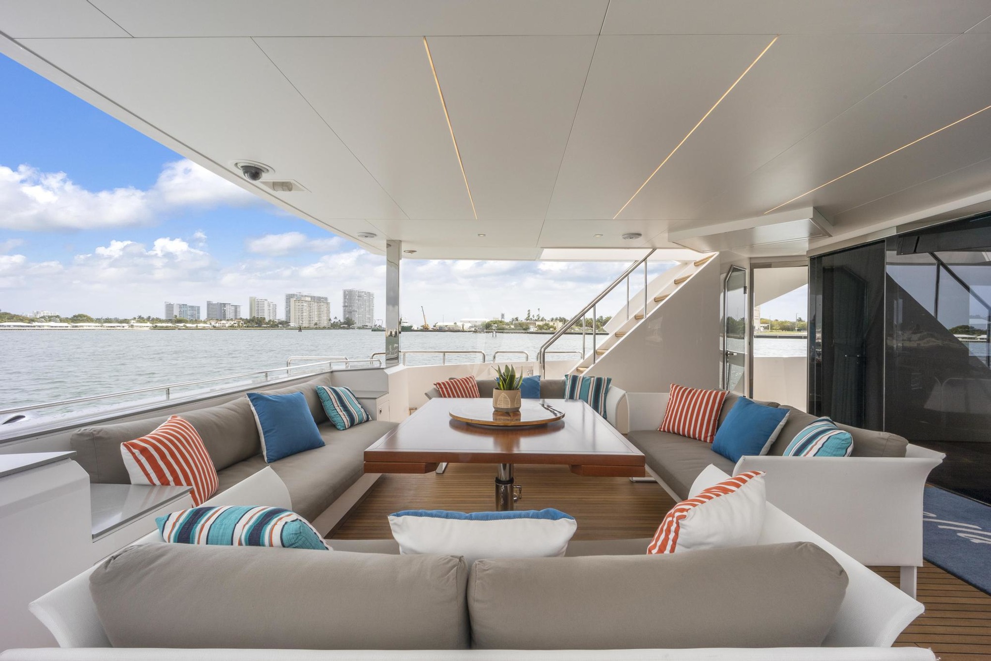 Luxury Motor Yacht BELLA TU photo 5