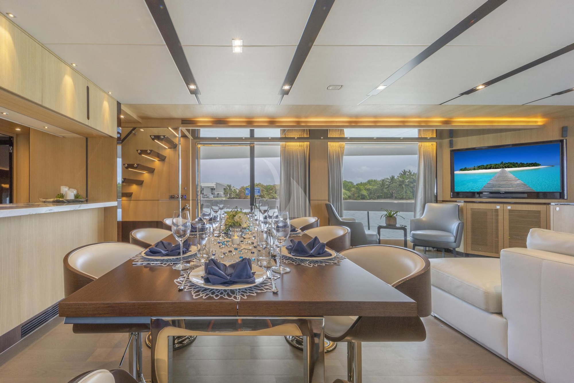 Luxury Motor Yacht BELLA TU photo 7