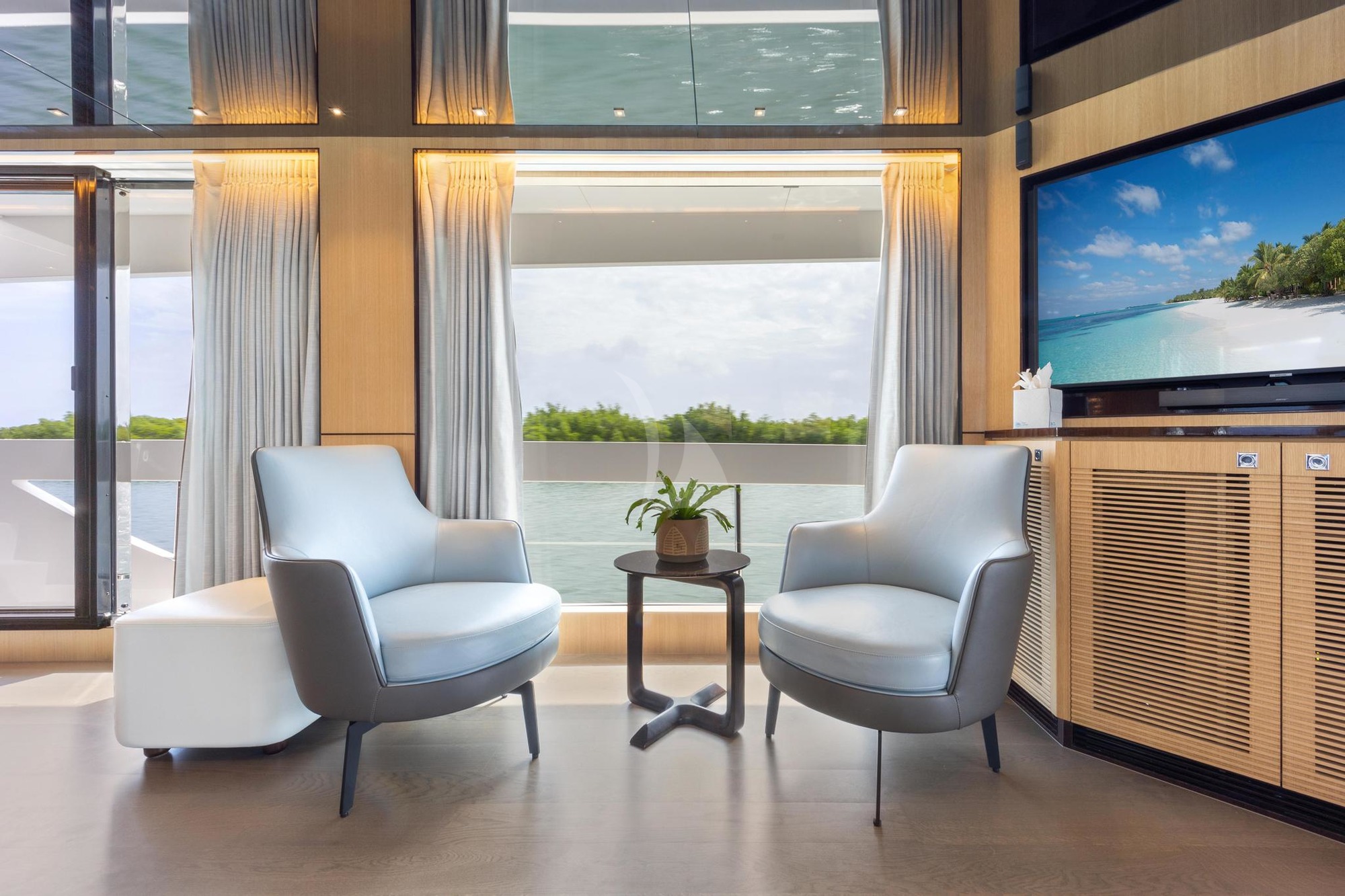 Luxury Motor Yacht BELLA TU photo 8