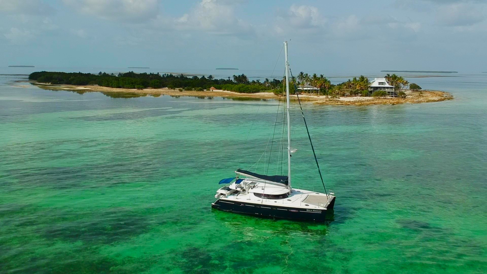 Crewed Catamaran BELLAMAGGIO photo 4