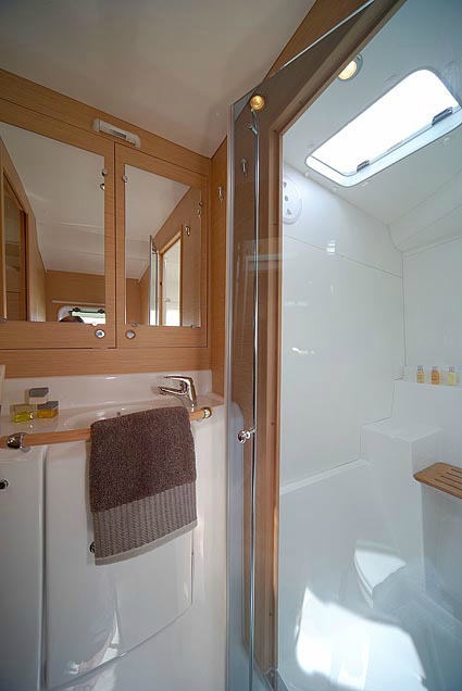 Bareboat Catamaran BELLEVUE photo 3