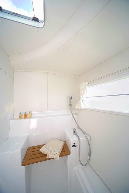 Bareboat Catamaran BELLEVUE photo 4