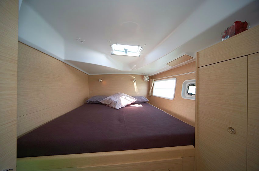 Bareboat Catamaran BELLEVUE photo 6