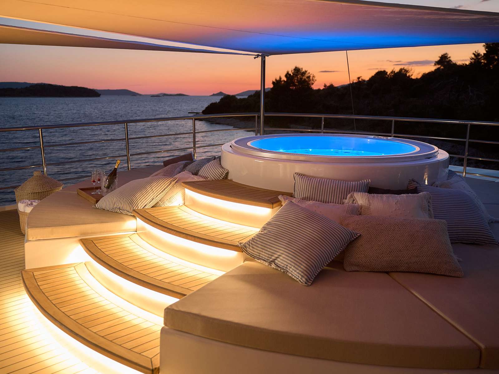 Luxury Crewed Motor Yacht BELLEZZA photo 8
