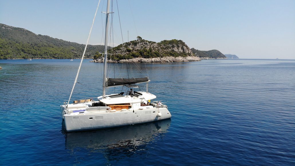 Bareboat Catamaran BELO photo 5