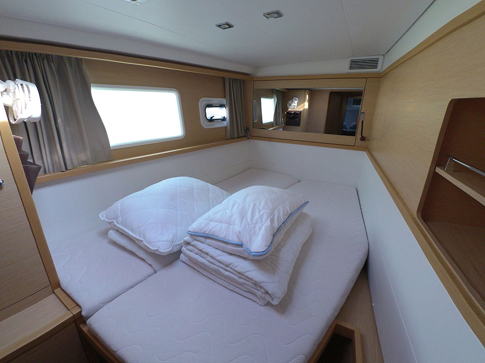 Bareboat Catamaran BELO photo 6