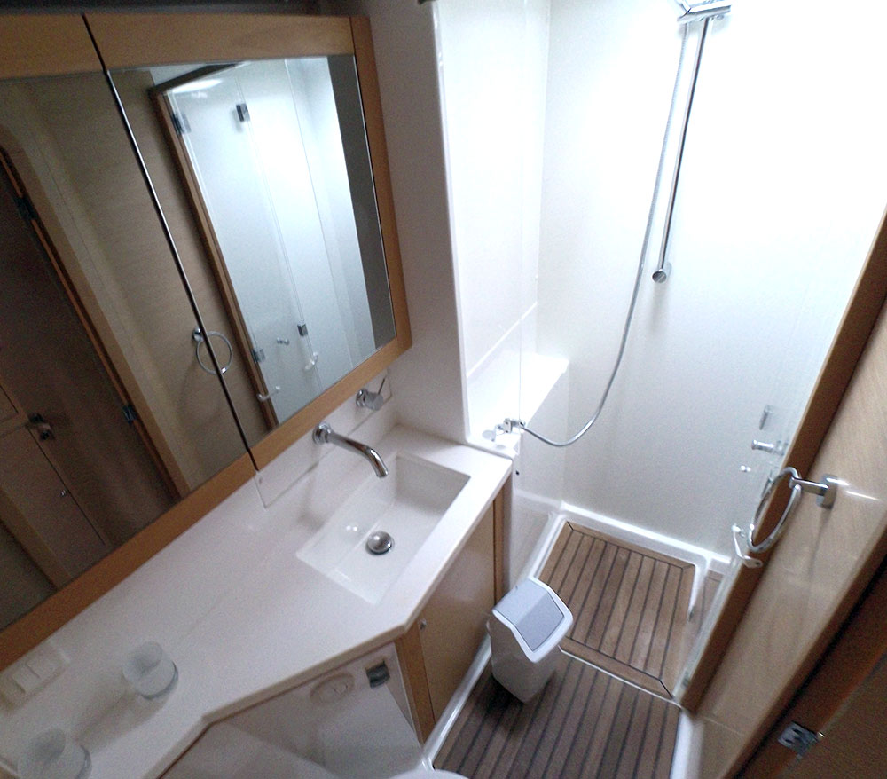 Bareboat Catamaran BELO photo 7