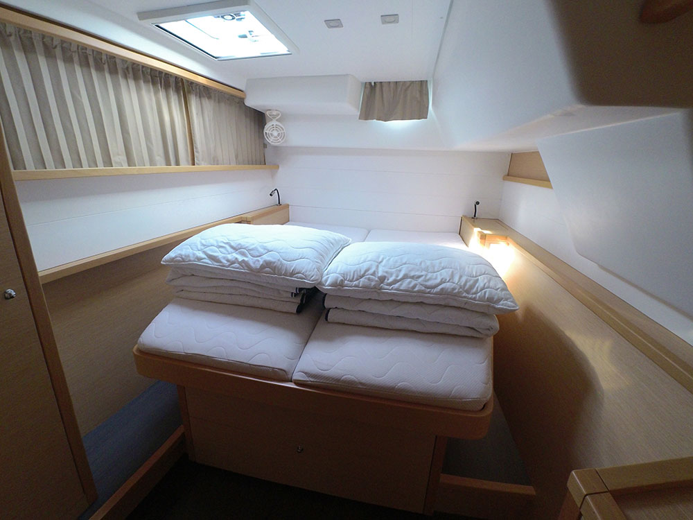 Bareboat Catamaran BELO photo 8