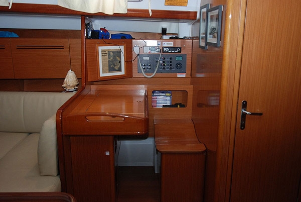 Bareboat Sailing Yacht Beneteau 515 photo 3