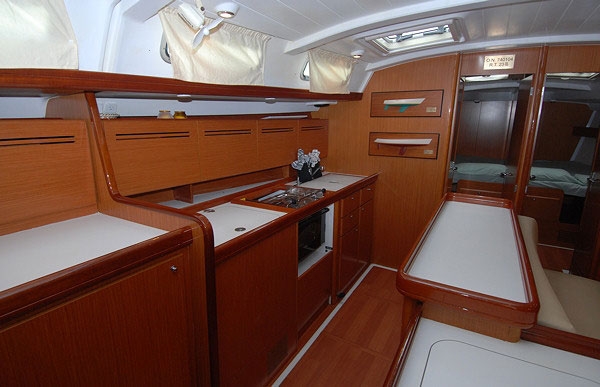 Bareboat Sailing Yacht Beneteau 515 photo 4