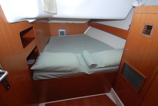 Bareboat Sailing Yacht Beneteau 515 photo 5