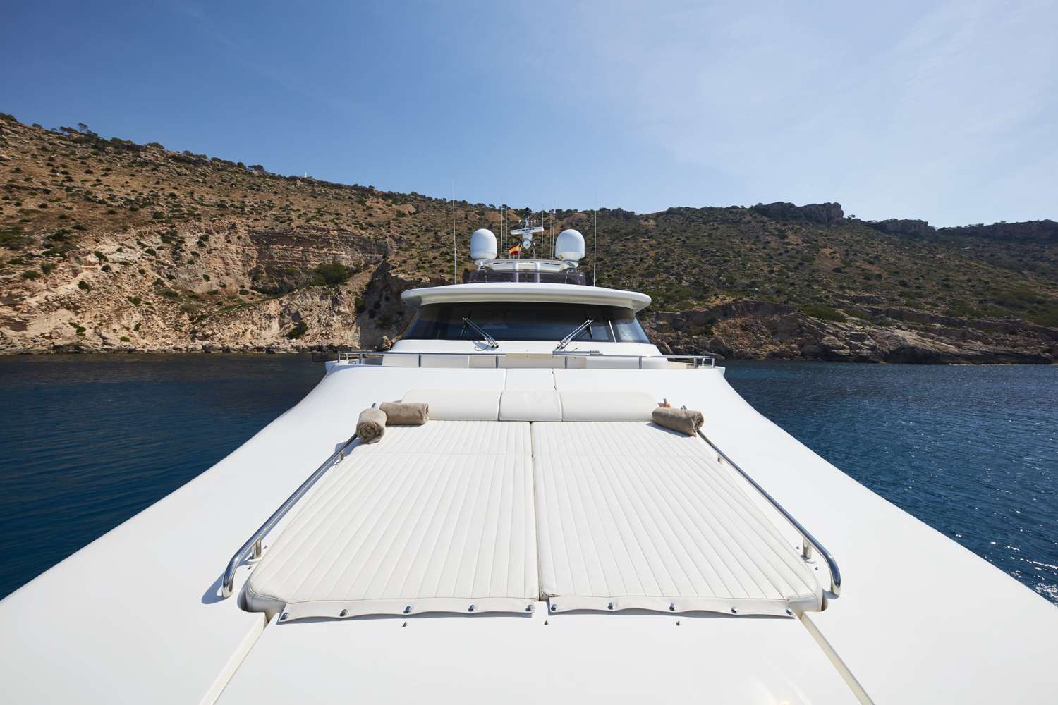 Luxury Crewed Motor Yacht BEST OFF photo 4