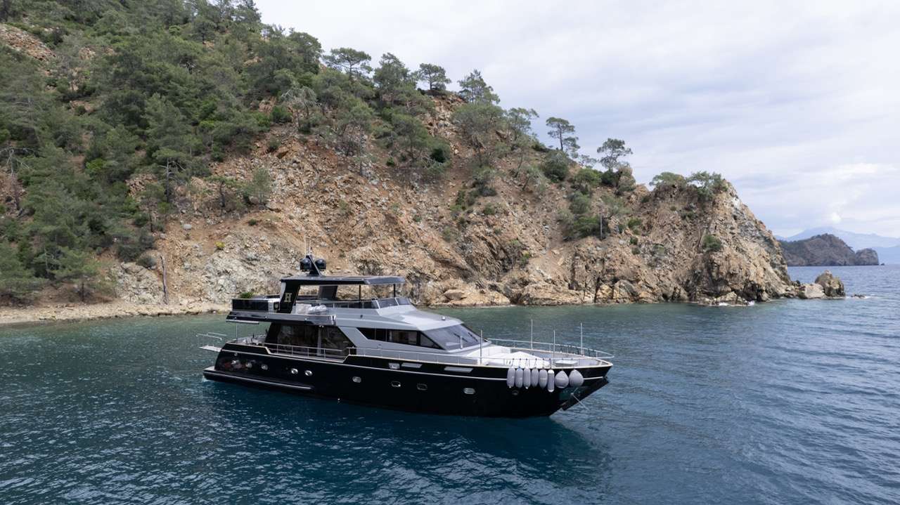 Crewed Motor Yacht BEYEFENDI H